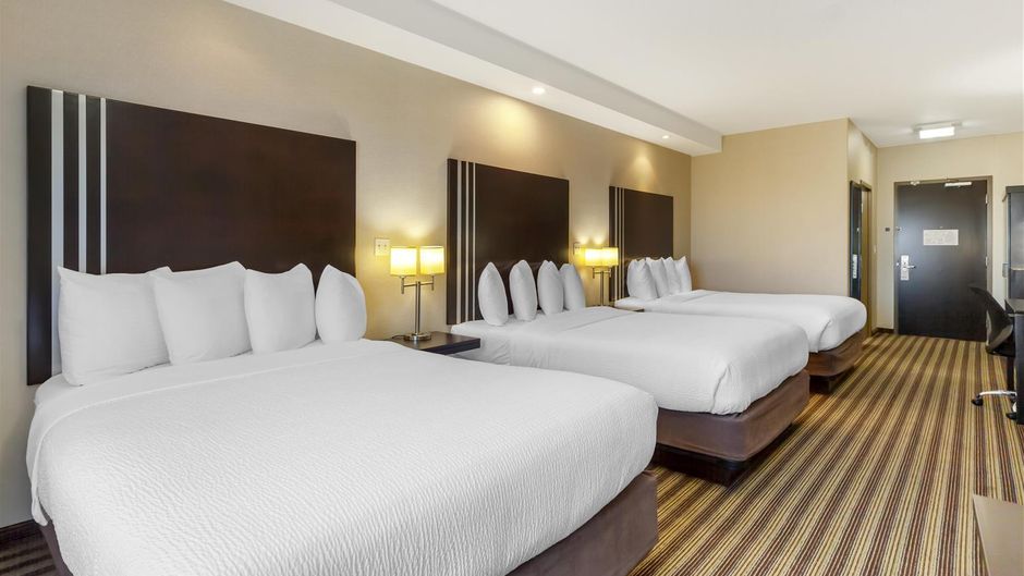 Best Western Plus Sherwood Inn & Suites Room