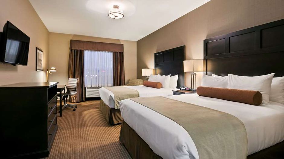Best Western Plus Okotoks Inn & Suites Room