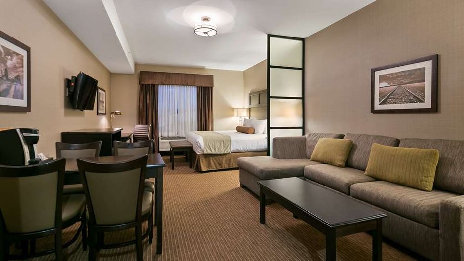 Best Western Plus Okotoks Inn & Suites Suite