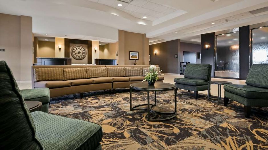 Best Western Plus Okotoks Inn & Suites Lobby