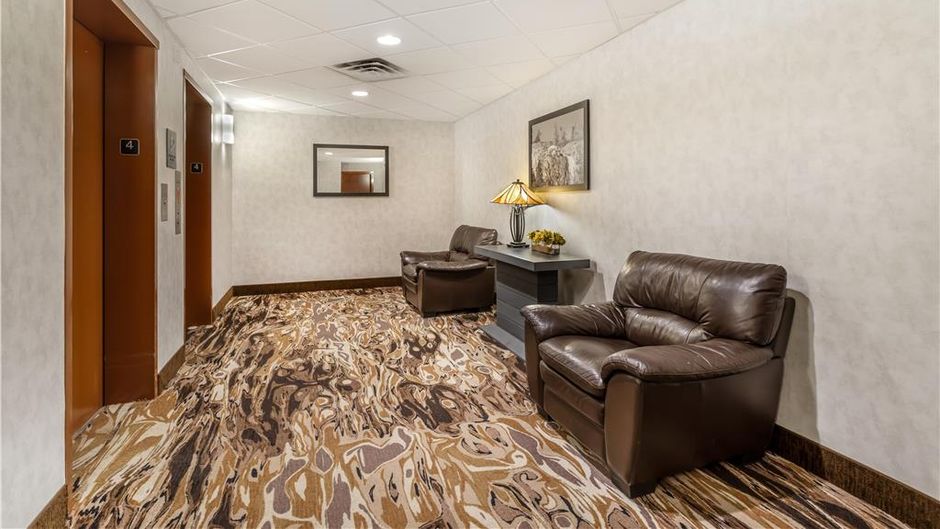 Best Western Plus Service Inn & Suites Lobby