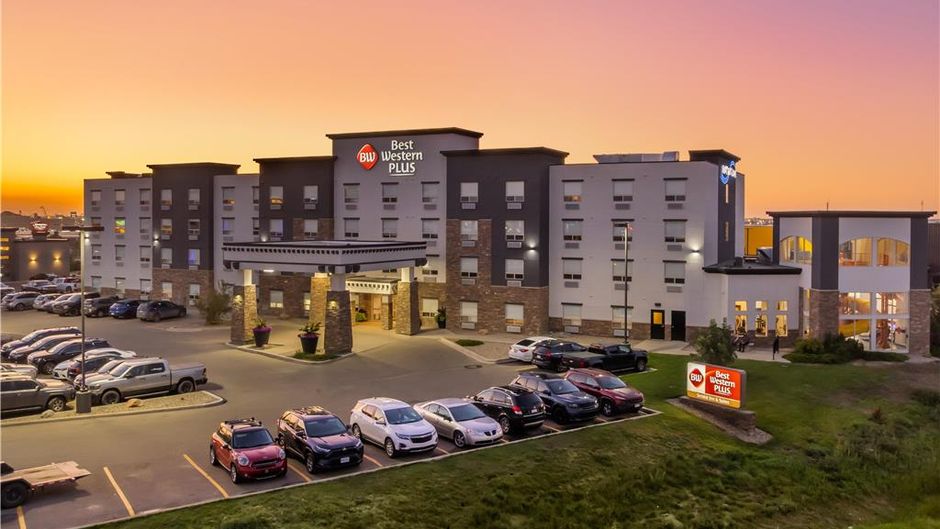 Best Western Plus Service Inn & Suites Exterior