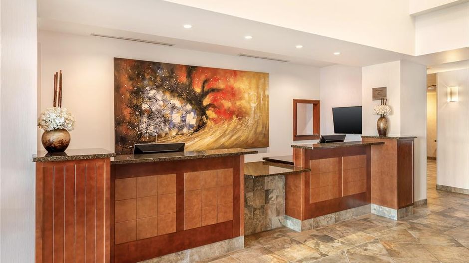 Best Western Plus Service Inn & Suites Lobby