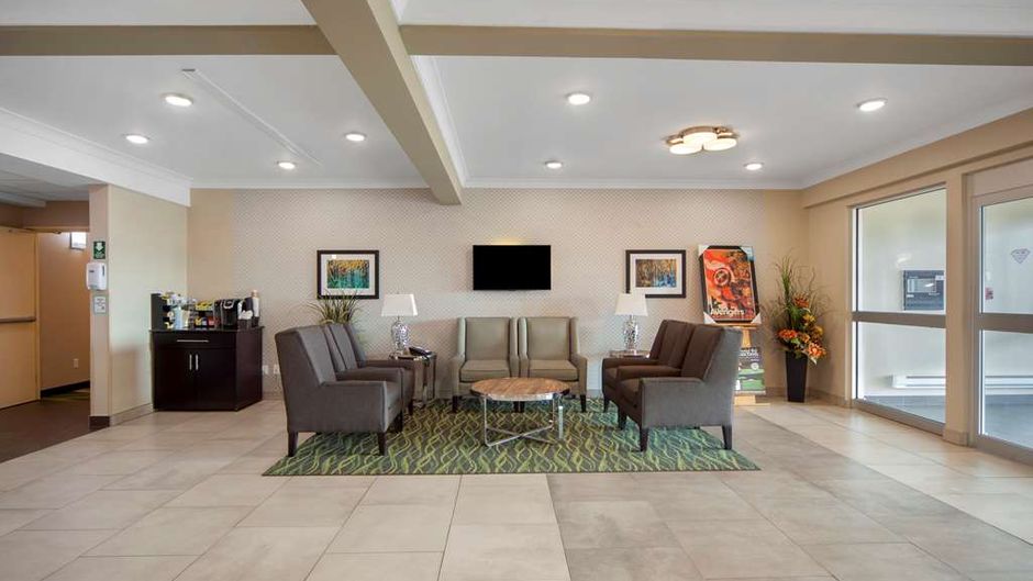 Best Western Plus Fort Saskatchewan Inn Lobby