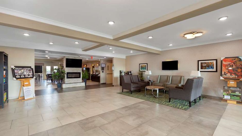 Best Western Plus Fort Saskatchewan Inn Lobby