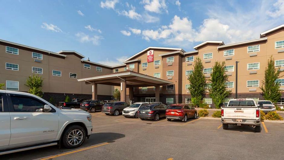 Best Western Plus Fort Saskatchewan Inn Exterior