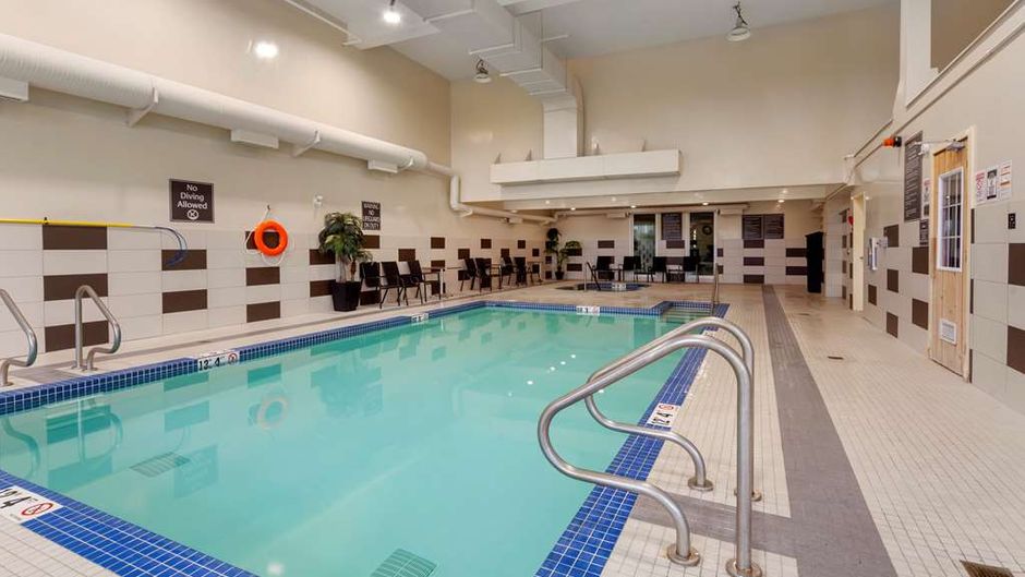 Best Western Plus Fort Saskatchewan Inn Pool