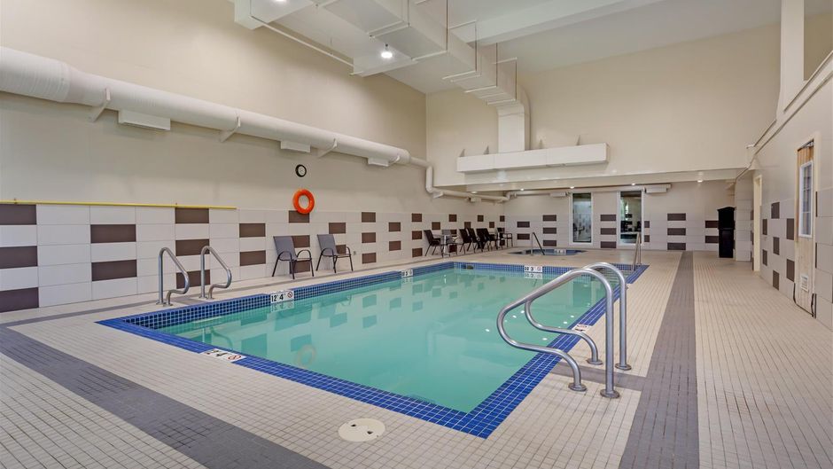 Best Western Plus Fort Saskatchewan Inn Pool