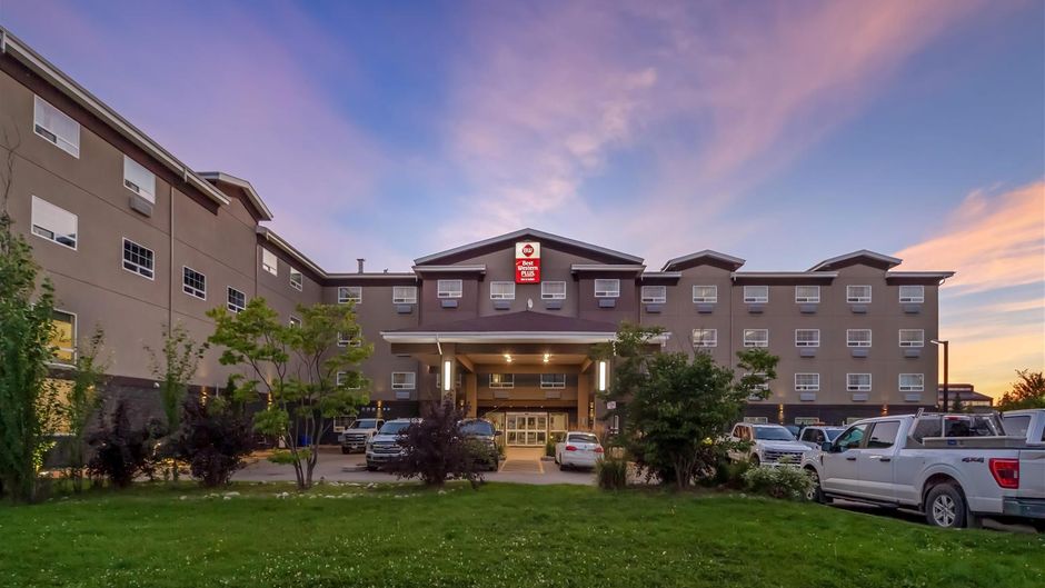 Best Western Plus Fort Saskatchewan Inn Exterior