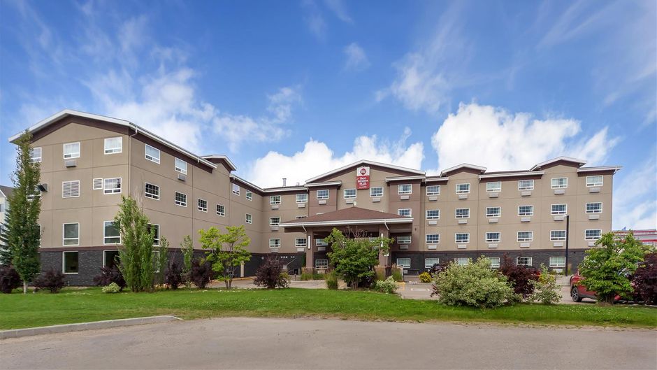 Best Western Plus Fort Saskatchewan Inn Exterior