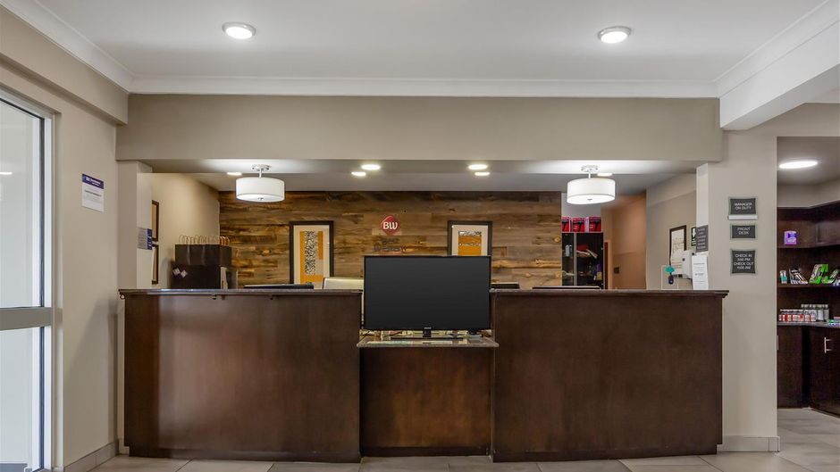 Best Western Plus Fort Saskatchewan Inn Lobby