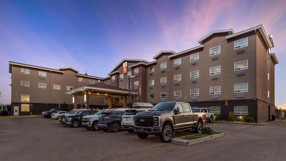 Best Western Plus Fort Saskatchewan Inn Exterior