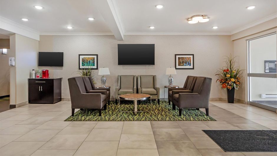 Best Western Plus Fort Saskatchewan Inn Lobby