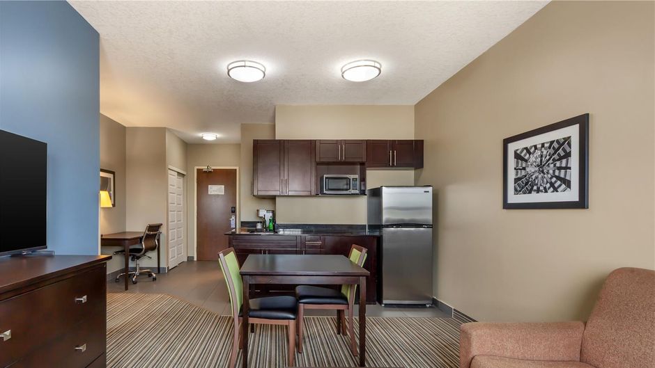 Best Western Plus Fort Saskatchewan Inn Room