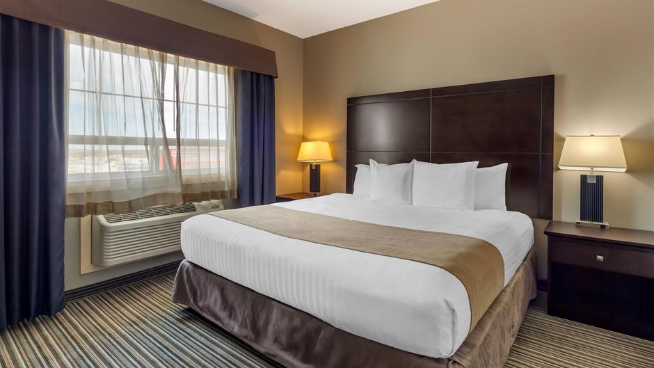 Best Western Plus Fort Saskatchewan Inn Room