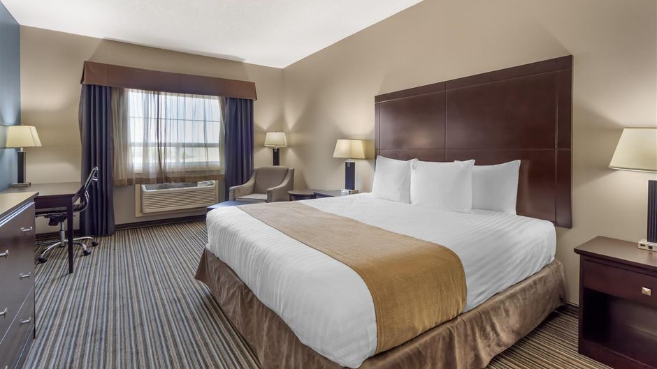 Best Western Plus Fort Saskatchewan Inn Room