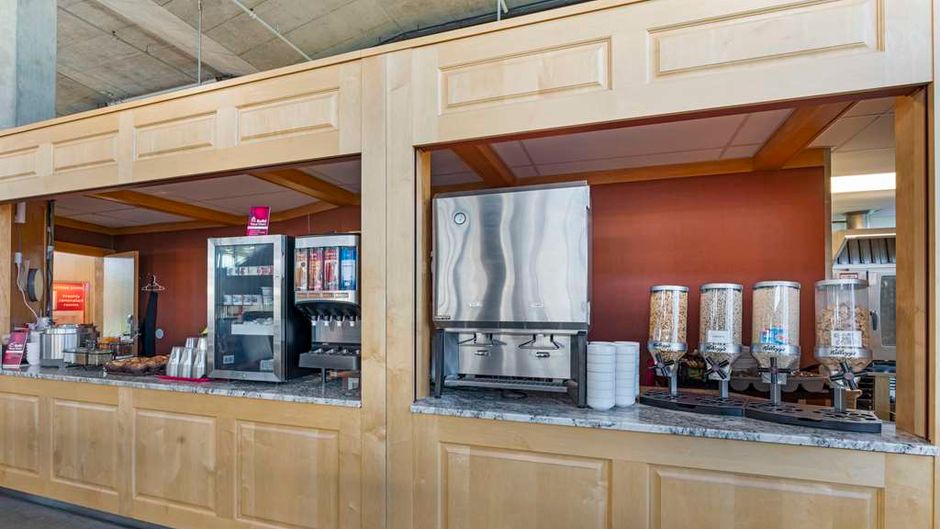 Best Western Plus Kelowna Hotel & Suites Restaurant