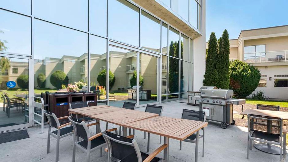 Best Western Plus Kelowna Hotel & Suites Restaurant