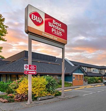 Best Western Plus Emerald Isle Hotel