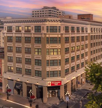 Best Western Plus Carlton Plaza Hotel