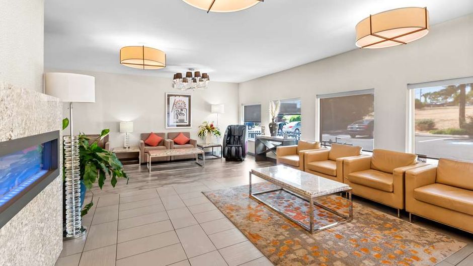 Best Western Cowichan Valley Inn Lobby