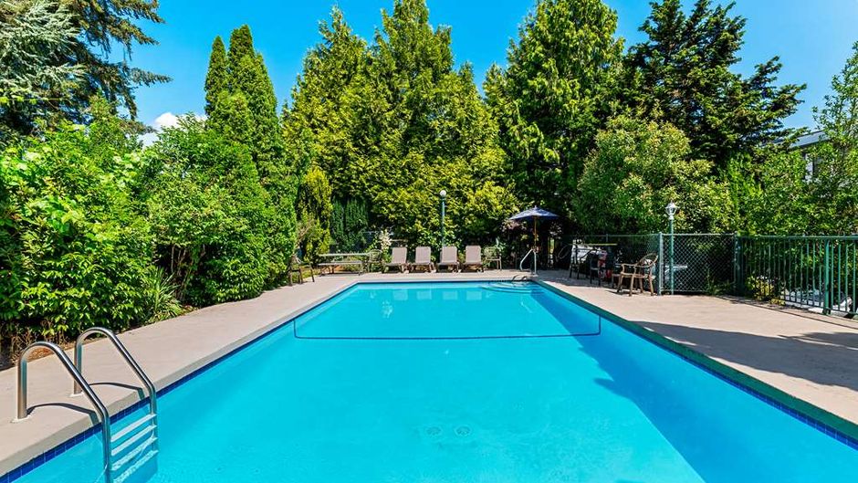 Best Western Cowichan Valley Inn Pool
