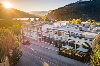 Best Western Plus Baker Street Inn