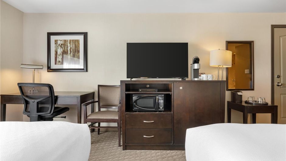 Best Western Plus Baker Street Inn Room