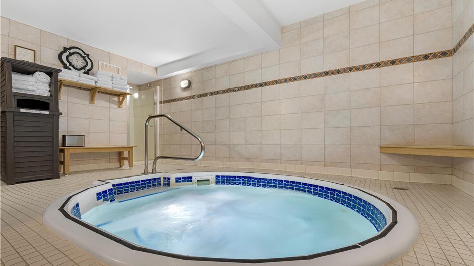 Best Western Plus Baker Street Inn Pool