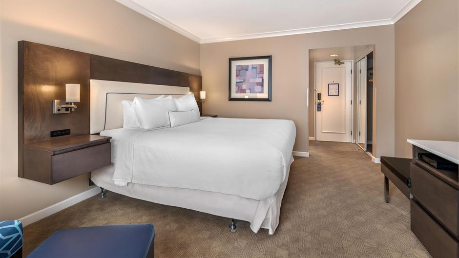 Best Western Plus Columbia River Hotel Room