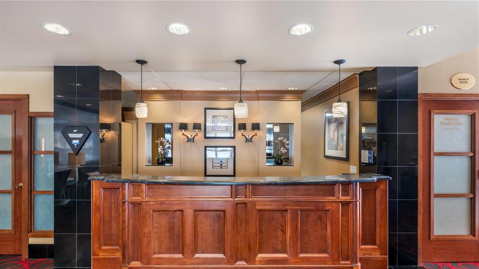 Best Western Plus Columbia River Hotel Lobby