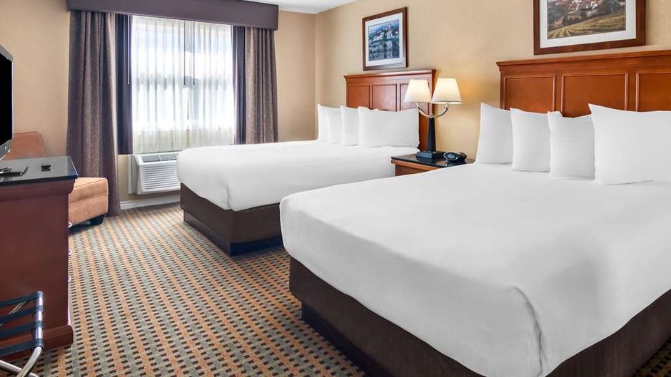 Best Western Plus Sunrise Inn Room