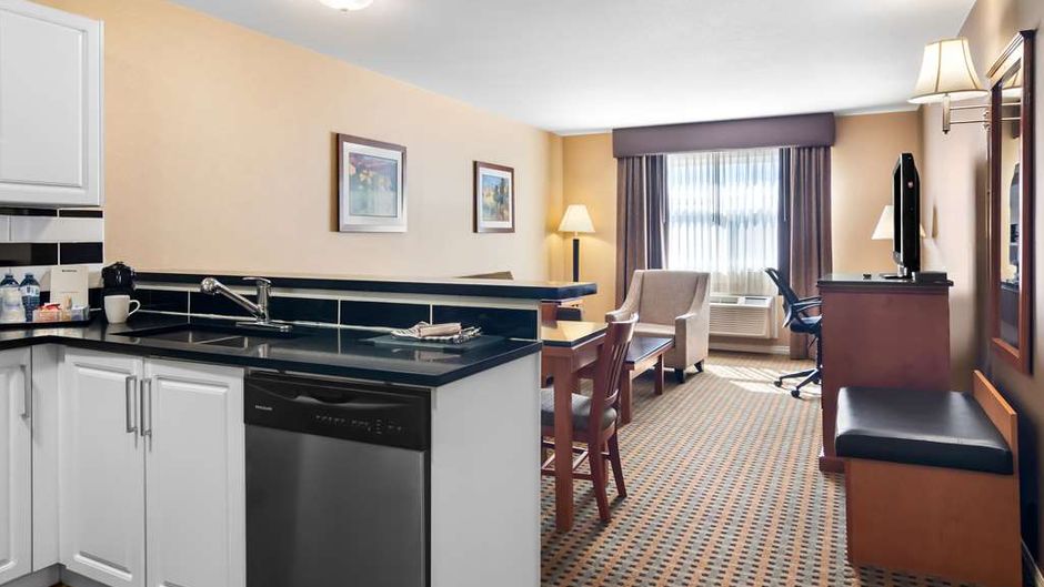 Best Western Plus Sunrise Inn Room