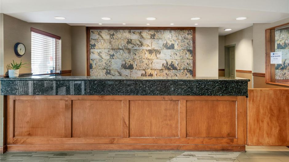 Best Western Plus Mission City Lodge Lobby