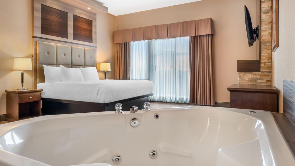 Best Western Plus Mission City Lodge Suite