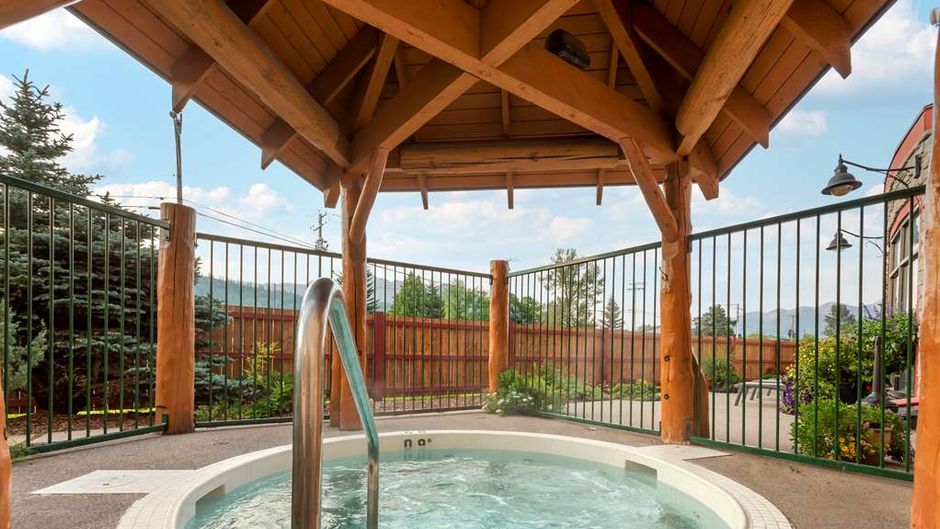 Best Western Plus Fernie Mountain Lodge Pool