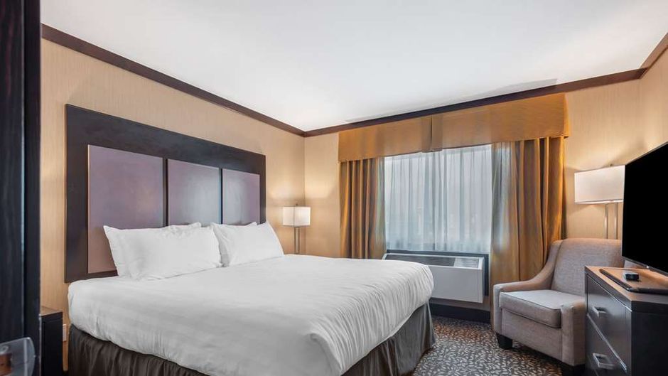 Best Western Plus Fernie Mountain Lodge Room