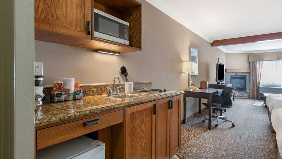 Best Western Plus Fernie Mountain Lodge Room