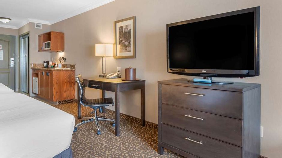 Best Western Plus Fernie Mountain Lodge Room