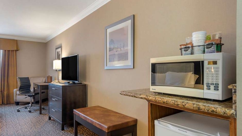 Best Western Plus Fernie Mountain Lodge Room