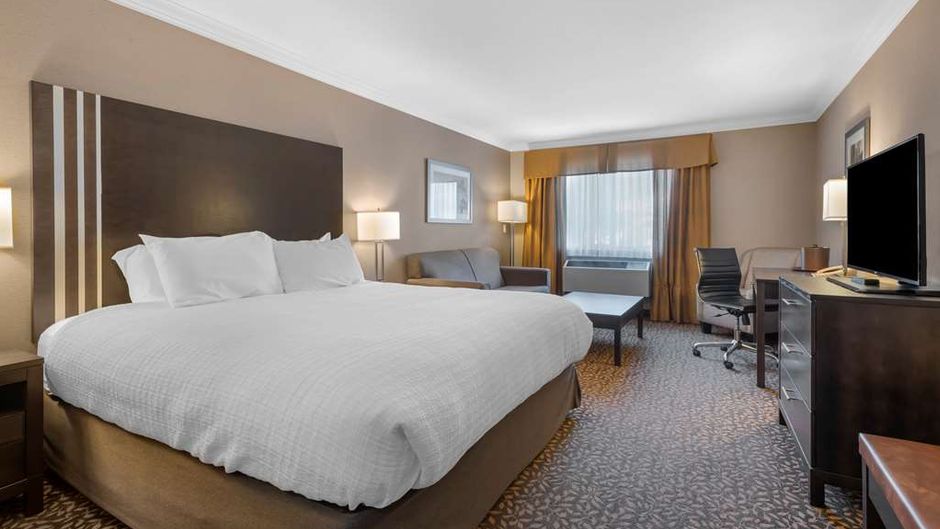 Best Western Plus Fernie Mountain Lodge Room
