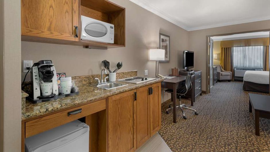 Best Western Plus Fernie Mountain Lodge Room