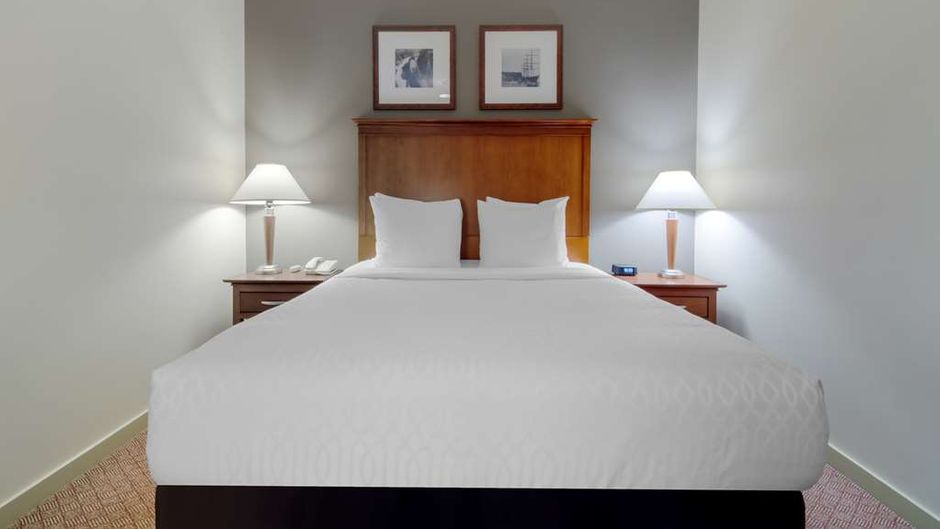 Best Western Plus Chemainus Inn Room