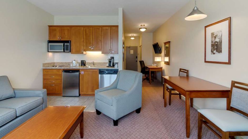 Best Western Plus Chemainus Inn Room