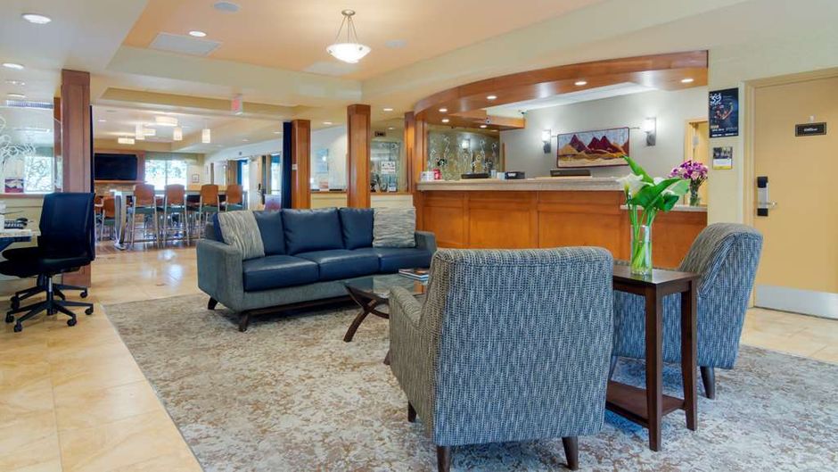 Best Western Plus Chemainus Inn Lobby