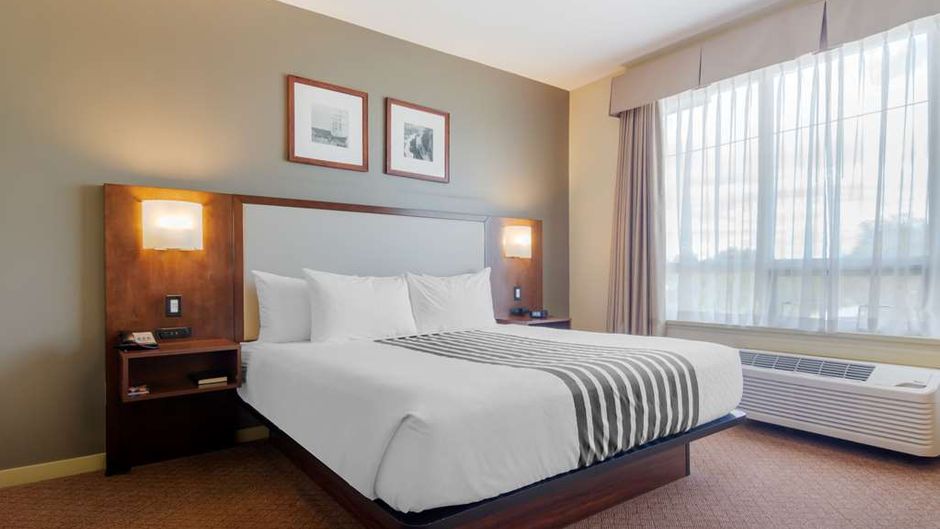 Best Western Plus Chemainus Inn Room