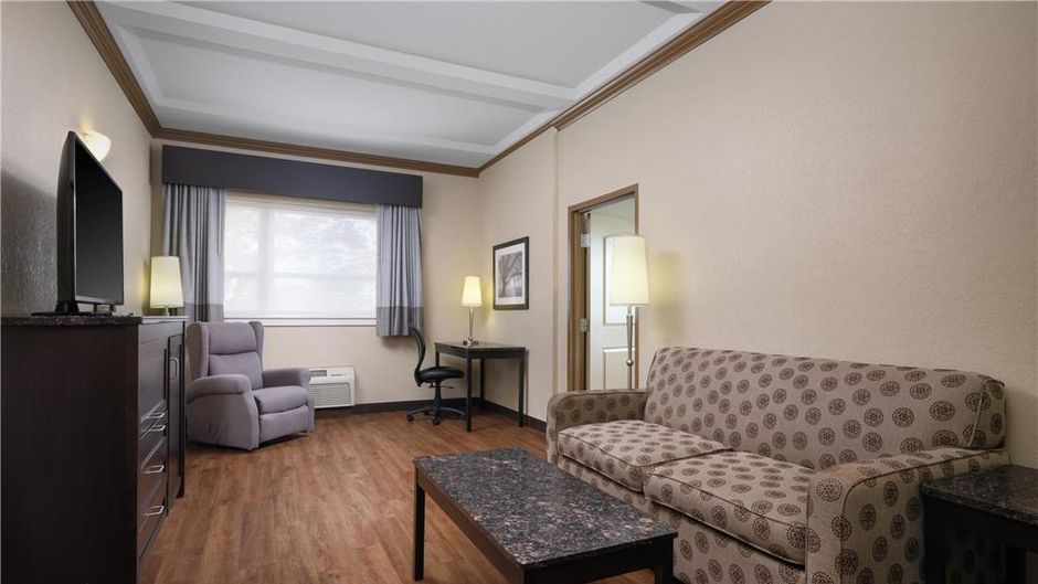 Best Western Plus Kamloops Hotel Room