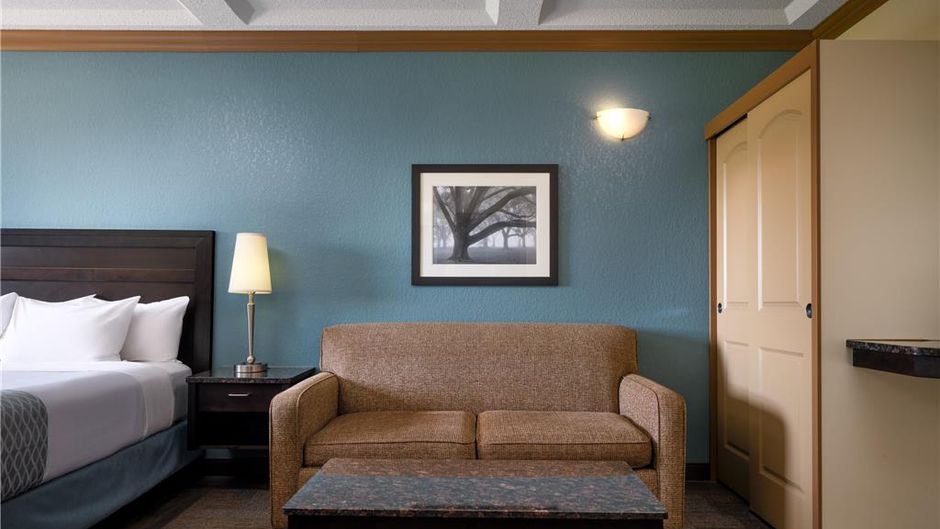 Best Western Plus Kamloops Hotel Room