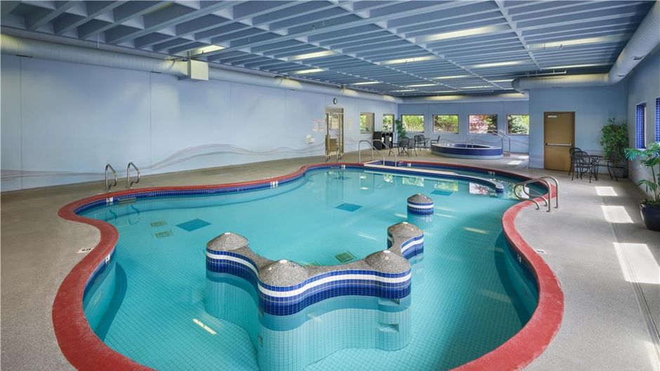 Best Western Plus Kamloops Hotel Pool