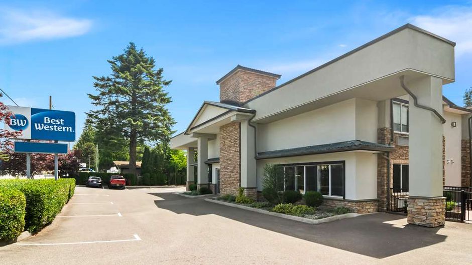 Best Western Maple Ridge Hotel Exterior